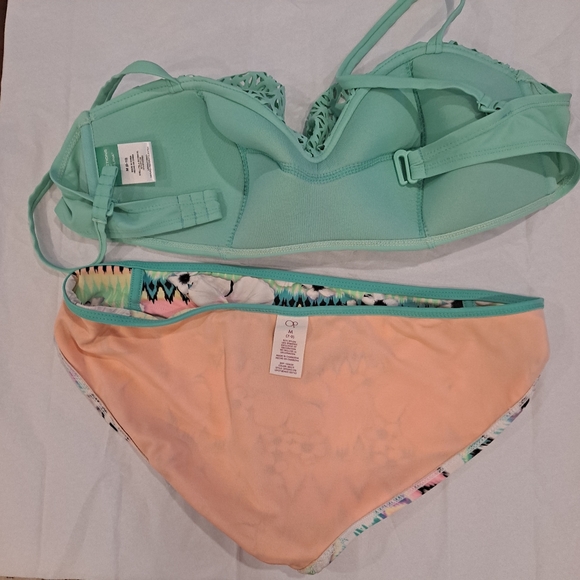 Medium ruffled bikini - Picture 3 of 8